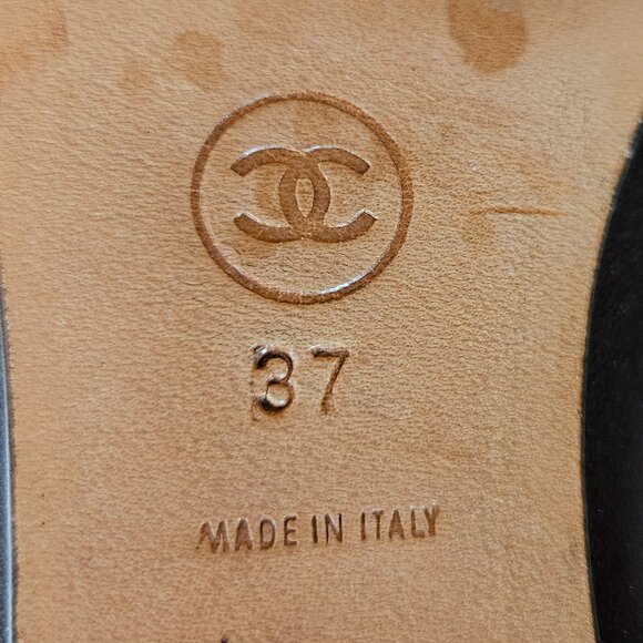 Vintage Chanel Brown and Black Pumps - Picture 5 of 7